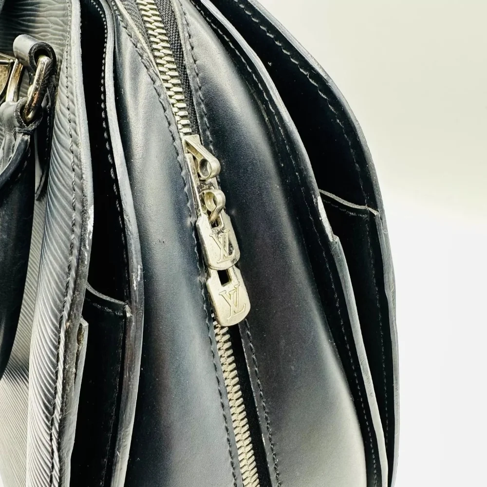 LOUIS VUITTON Black Epi Leather Pont Neuf Handbag